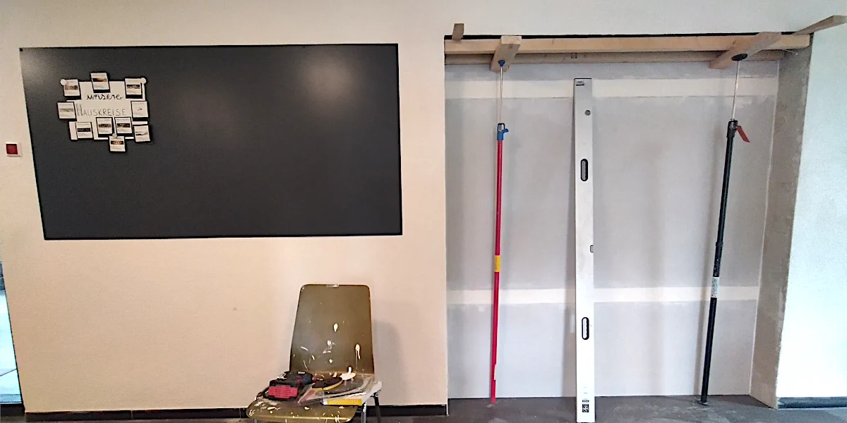 Neuer Bodenbelag in Aufzug und WC