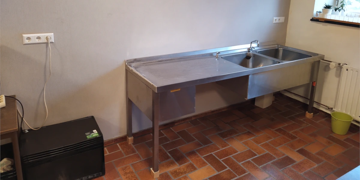 Spüle als Not-Kaffeküche im Jugendraum