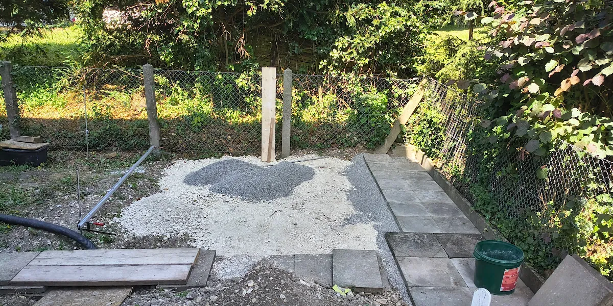 Fundament für Hütte im Garten